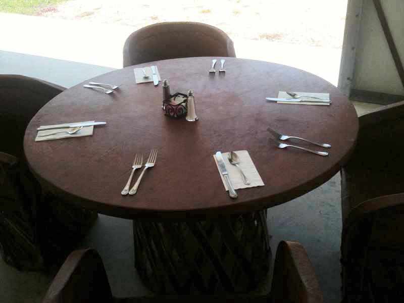 Round table set up